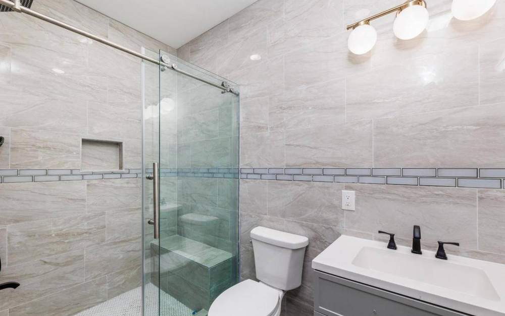 Bathroom glass shower
